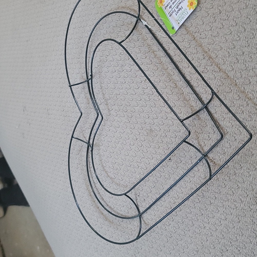 Wire frame to make wreaths